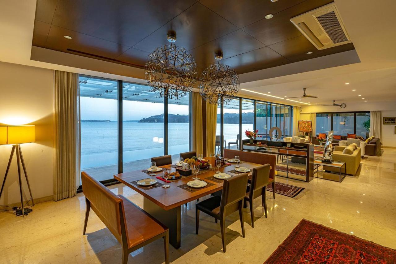 Oceanic Sunsets With River View, Comp Breakfast & Infinity Pool At Stayvista Verem Ngoại thất bức ảnh
