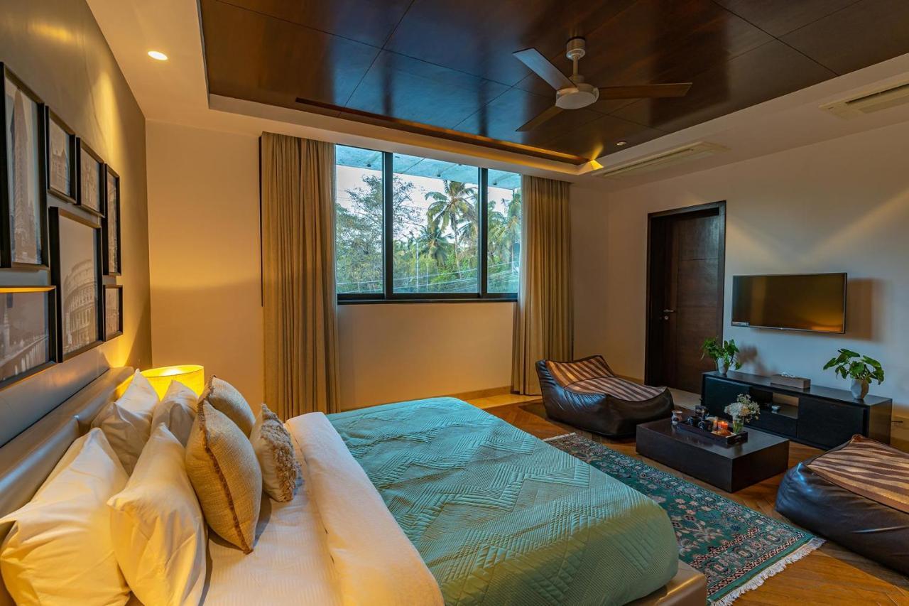 Oceanic Sunsets With River View, Comp Breakfast & Infinity Pool At Stayvista Verem Ngoại thất bức ảnh