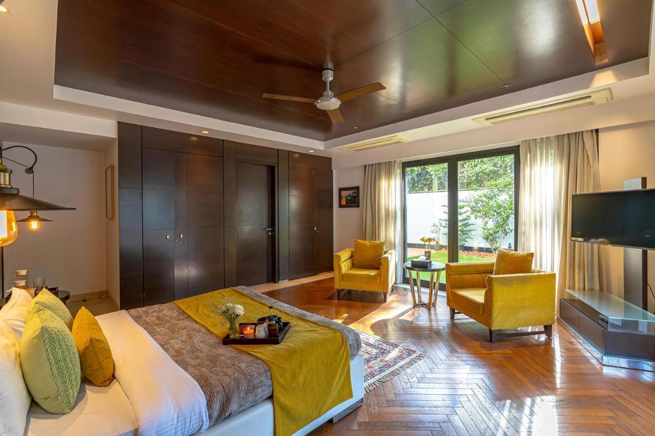 Oceanic Sunsets With River View, Comp Breakfast & Infinity Pool At Stayvista Verem Ngoại thất bức ảnh