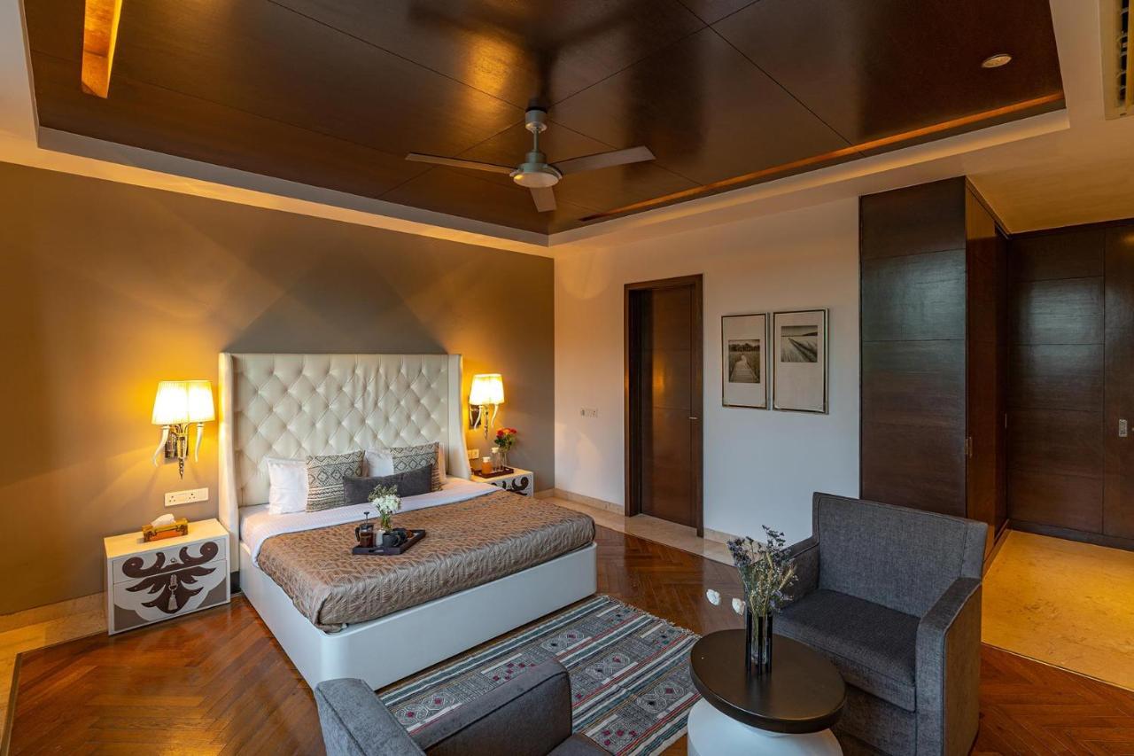 Oceanic Sunsets With River View, Comp Breakfast & Infinity Pool At Stayvista Verem Ngoại thất bức ảnh