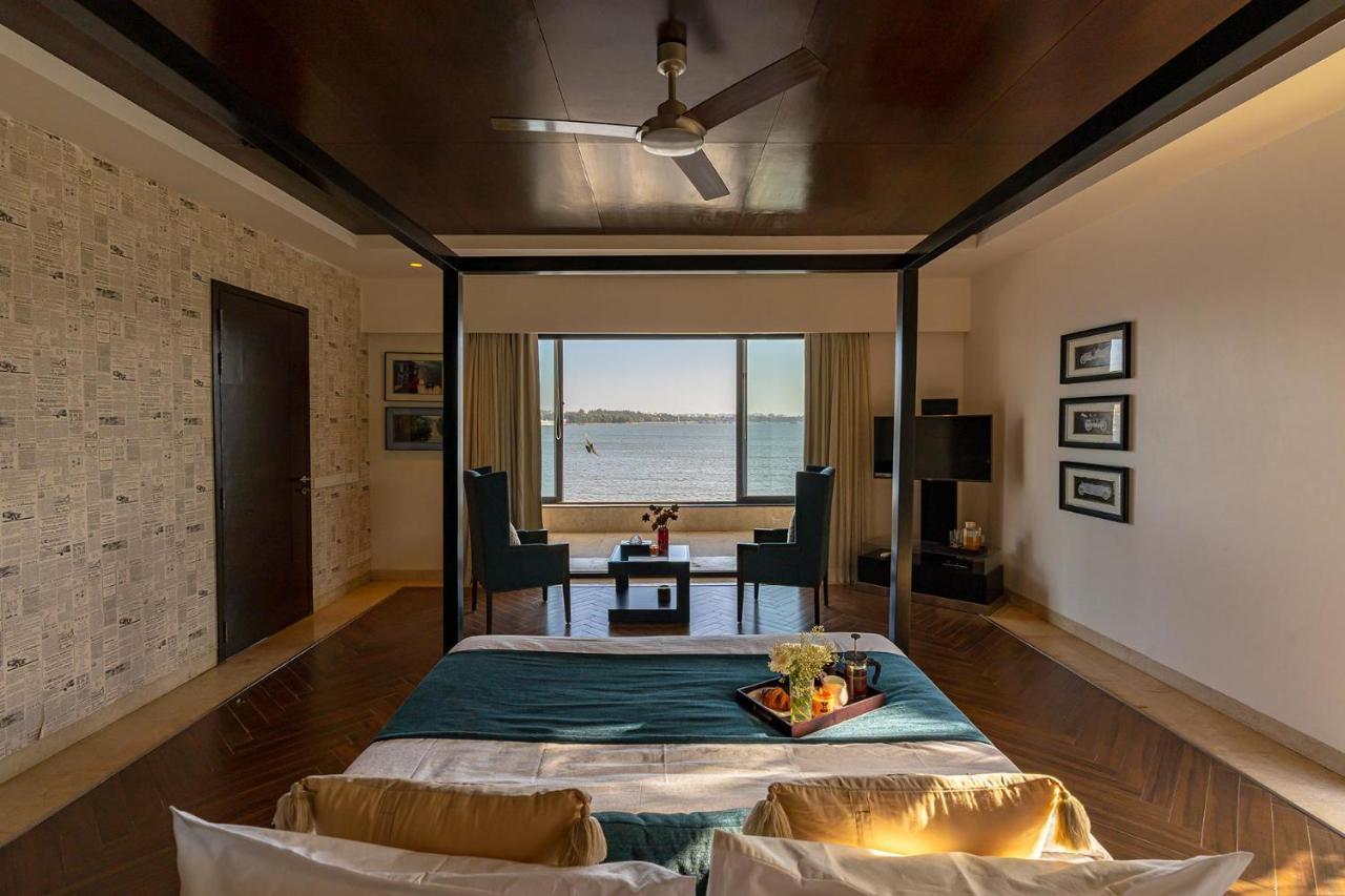 Oceanic Sunsets With River View, Comp Breakfast & Infinity Pool At Stayvista Verem Ngoại thất bức ảnh