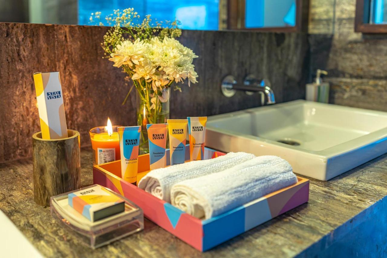 Oceanic Sunsets With River View, Comp Breakfast & Infinity Pool At Stayvista Verem Ngoại thất bức ảnh